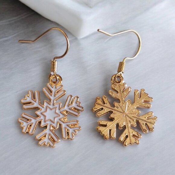 Small Snowflake Dangle Earring - Picture 4 of 5